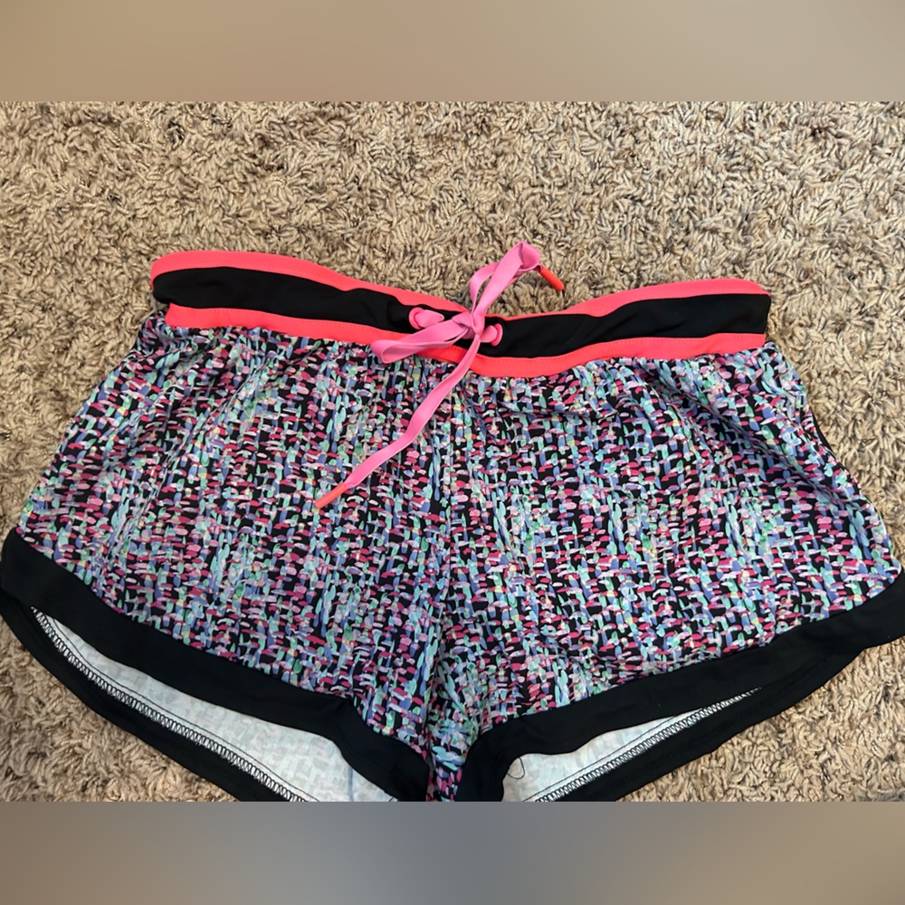 Tablet is Multi colored Shorts size Small